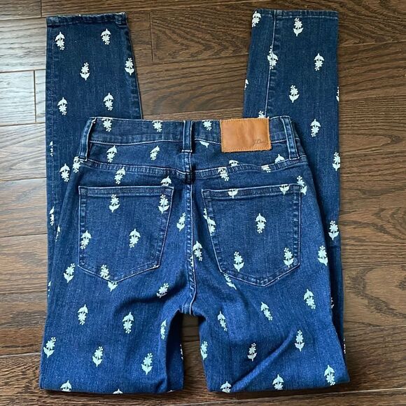 J. Crew. 9” High Rise Toothpick Jeans w/floral pattern. Size 25 - Picture 4 of 11
